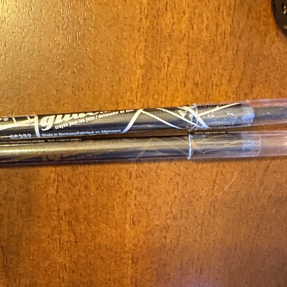 LA Girl Tinted Foundation & Lip Color Set — Warm Beige - Picture 9 of 10